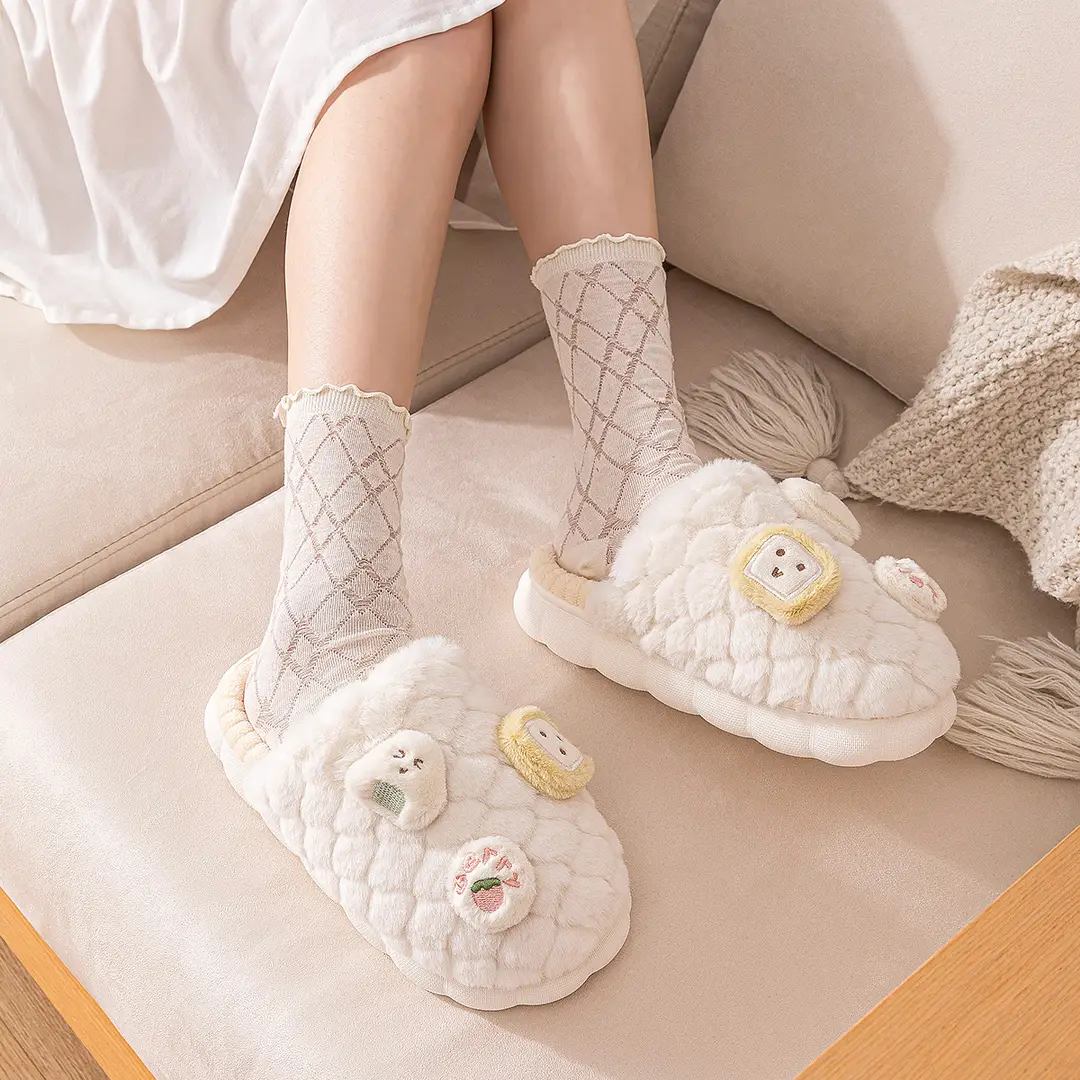 Cute Cotton Slippers for Women, Winter 2026 New Model, Indoor Autumn and Winter Warm Plush Slippers for Men, Winter Season - Image 5