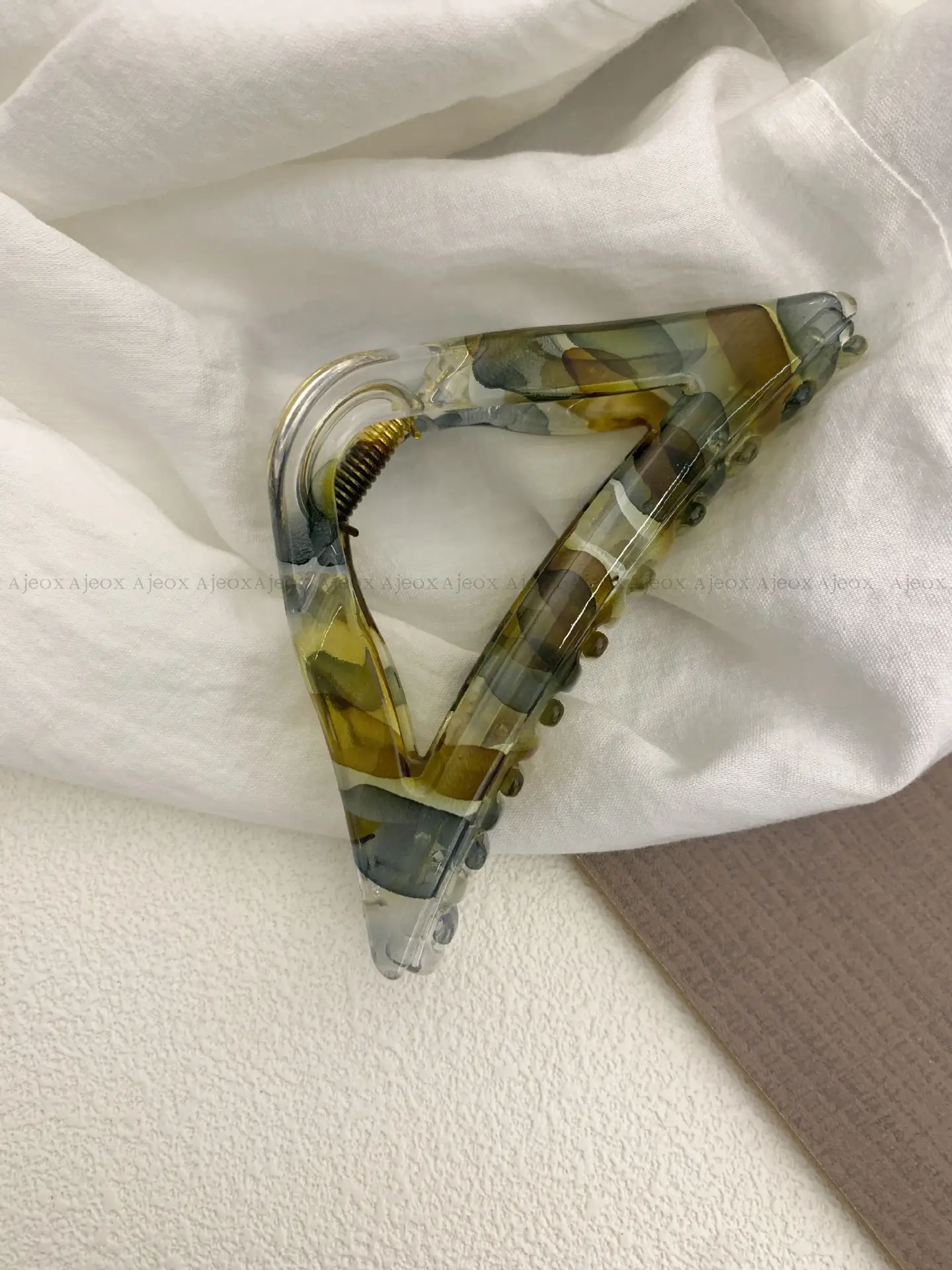Clear Triangle Hair Clip Gradient Shark Grip — feature 26