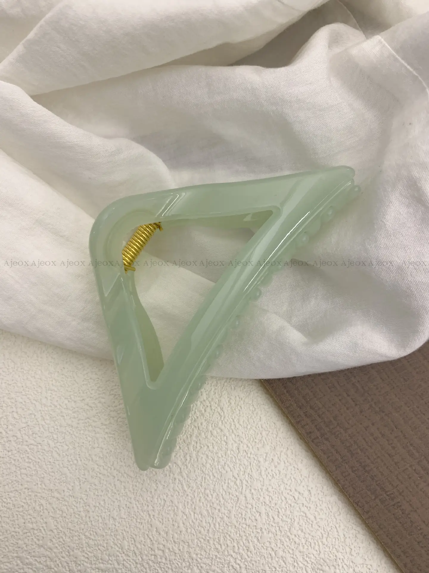 Clear Triangle Hair Clip Gradient Shark Grip — feature 27