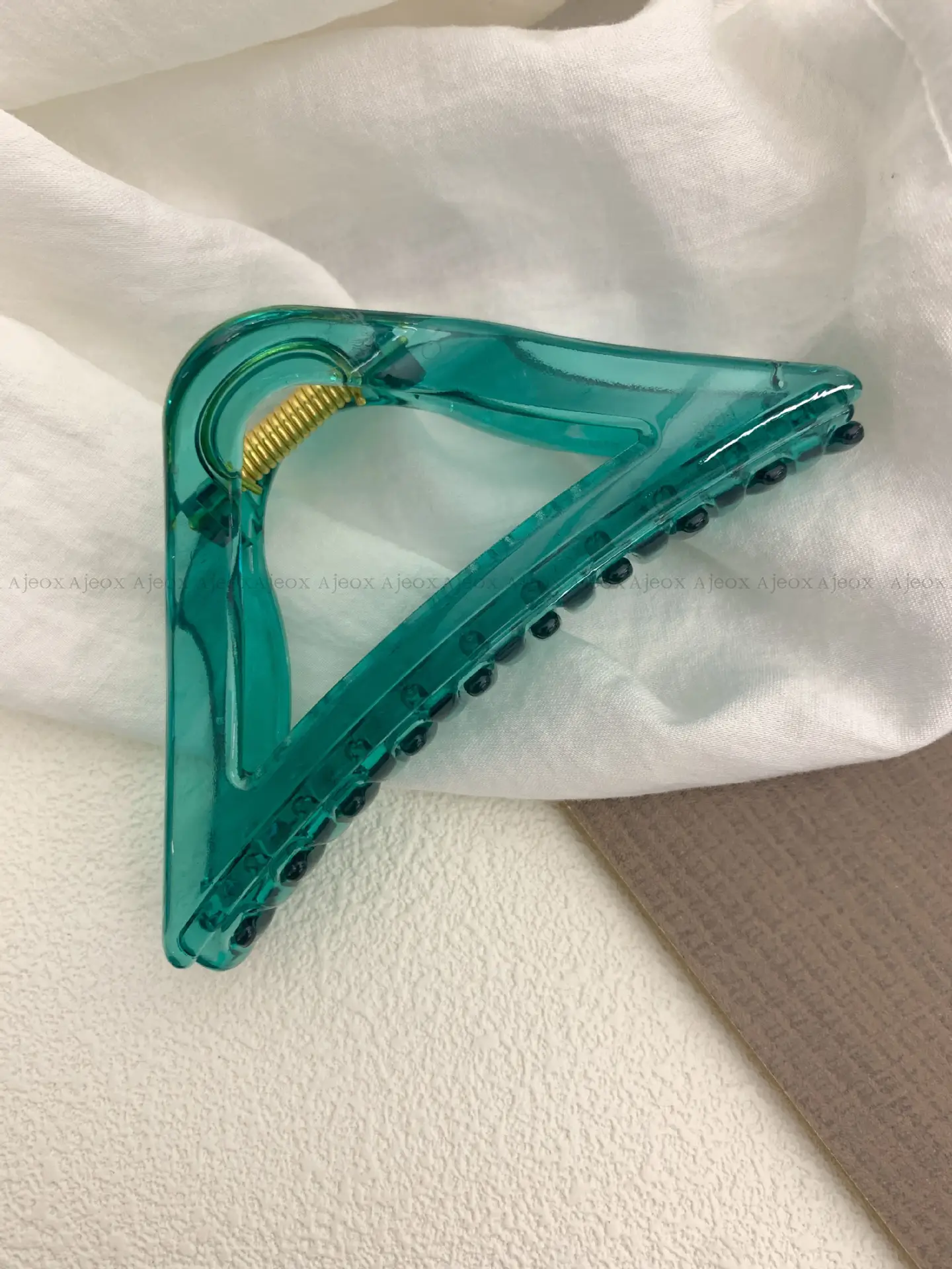 Clear Triangle Hair Clip Gradient Shark Grip — feature 28