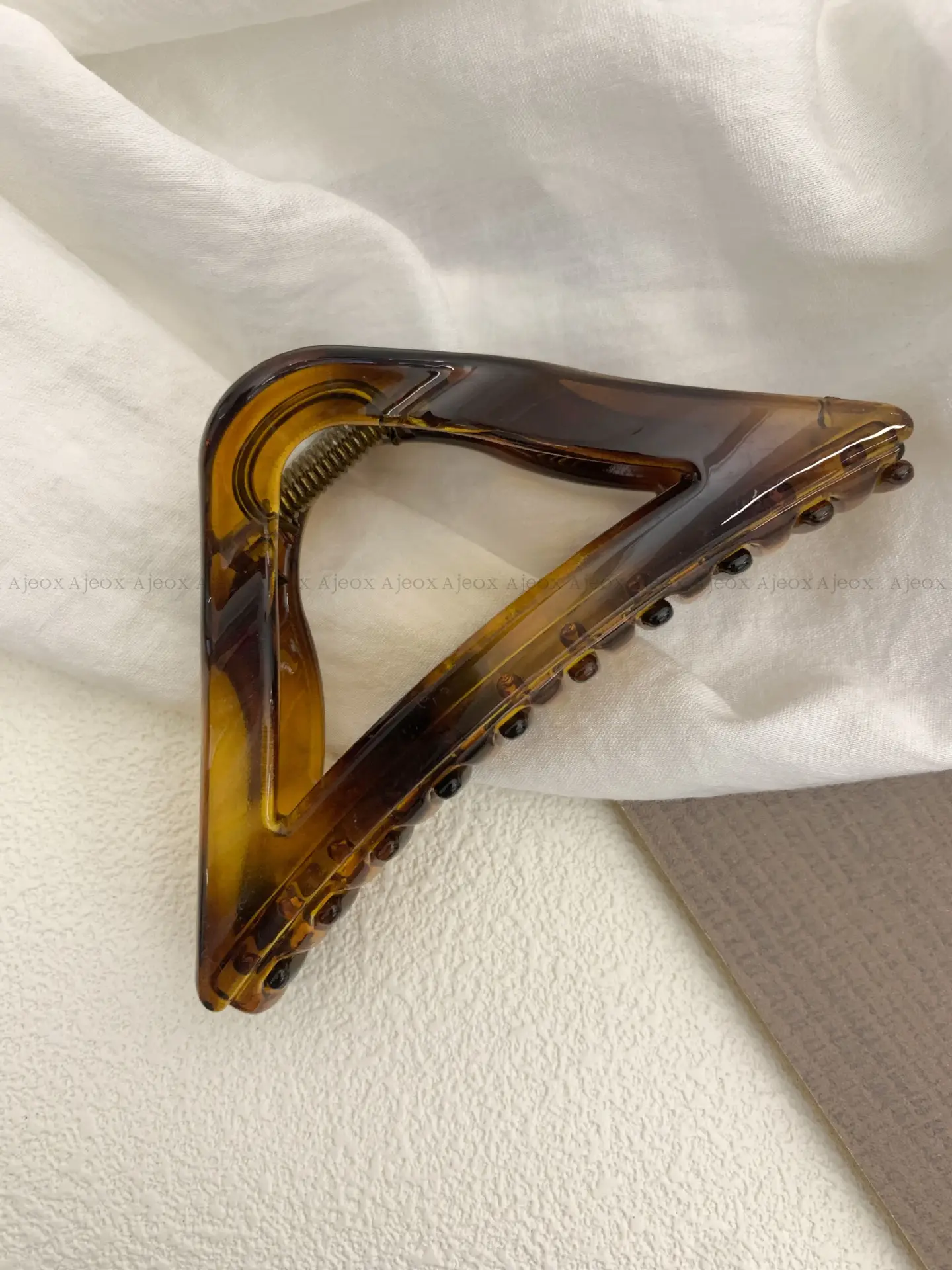 Clear Triangle Hair Clip Gradient Shark Grip — feature 32