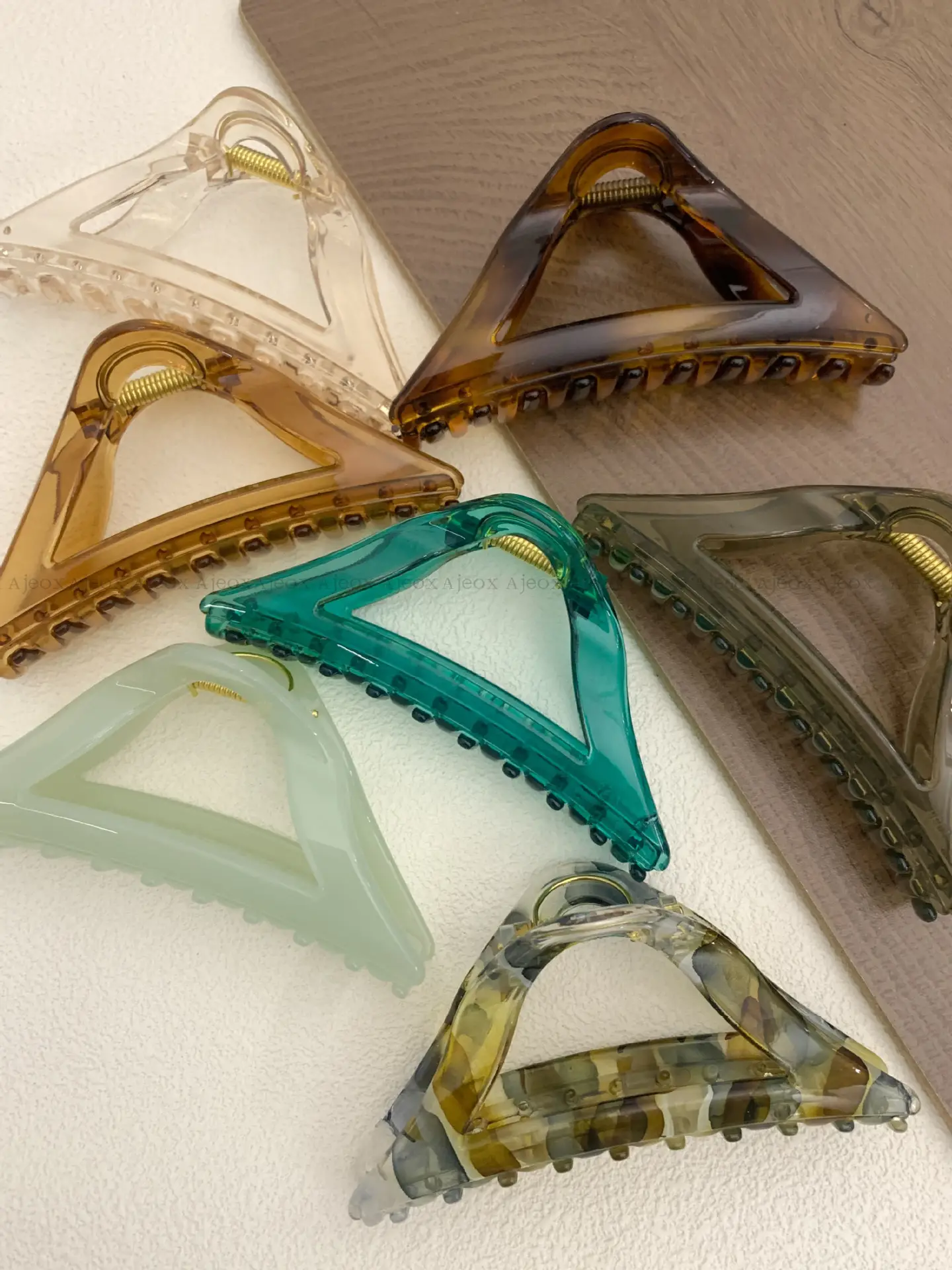 Clear Triangle Hair Clip Gradient Shark Grip — feature 33