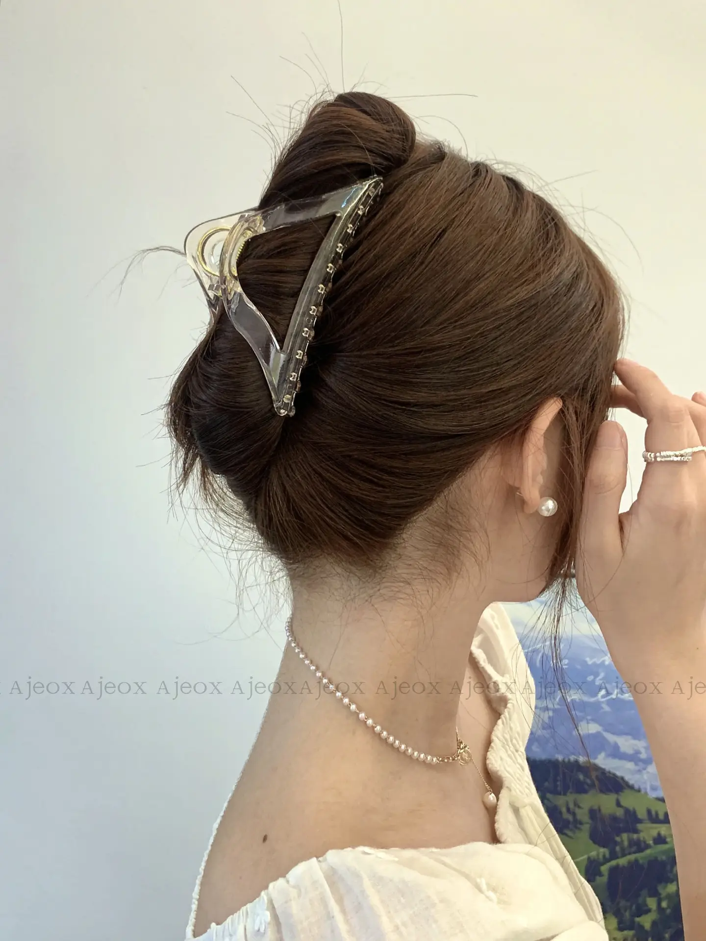 Clear Triangle Hair Clip Gradient Shark Grip — feature 5