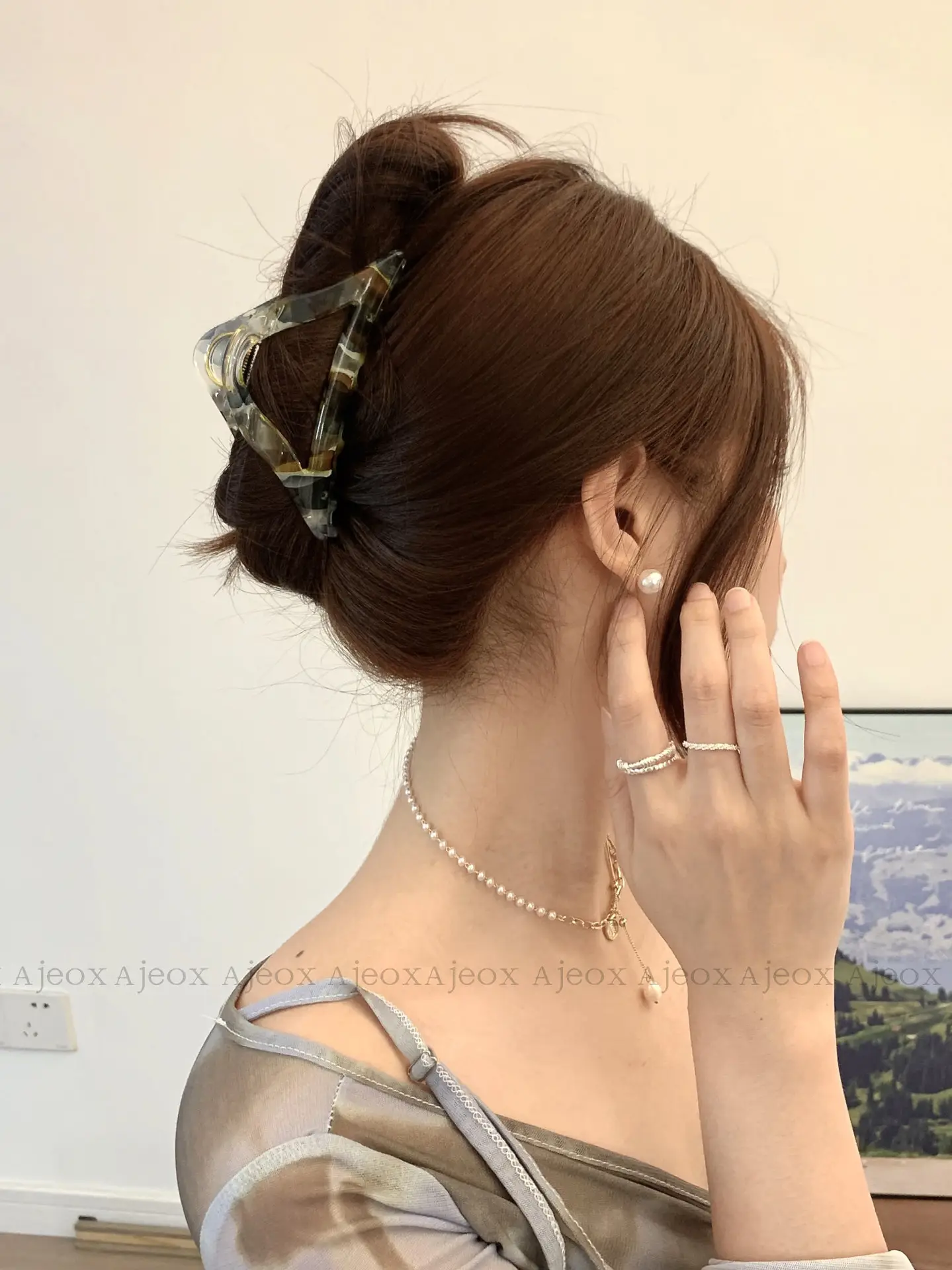 Clear Triangle Hair Clip Gradient Shark Grip — feature 8