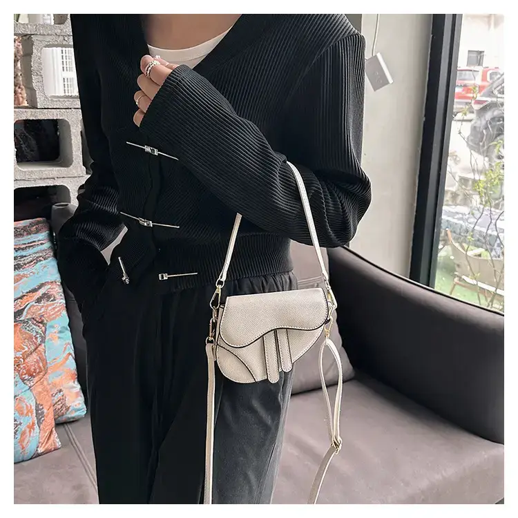 Green Saddle Messenger Bag for Women 2023 — feature 12