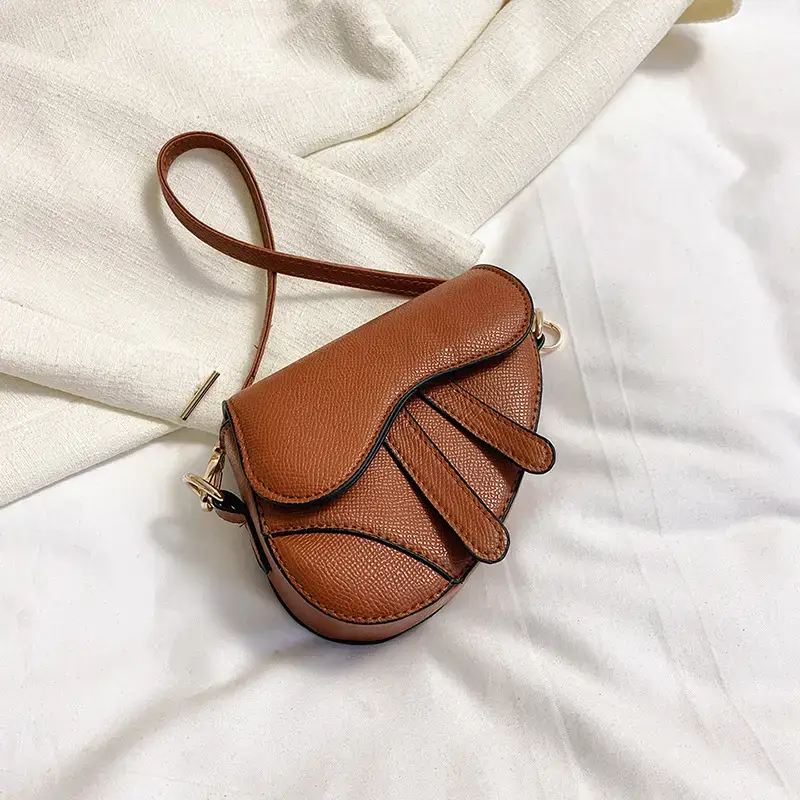 Green Saddle Messenger Bag for Women 2023 - Image 2