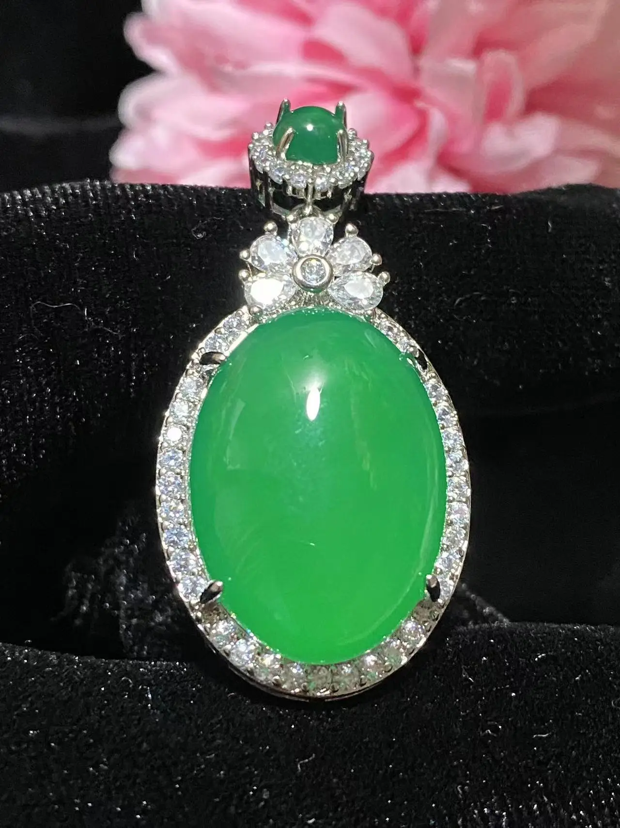 Live Silver Plated Ice Green Chalcedony Pigeon Egg Pendant — feature 2