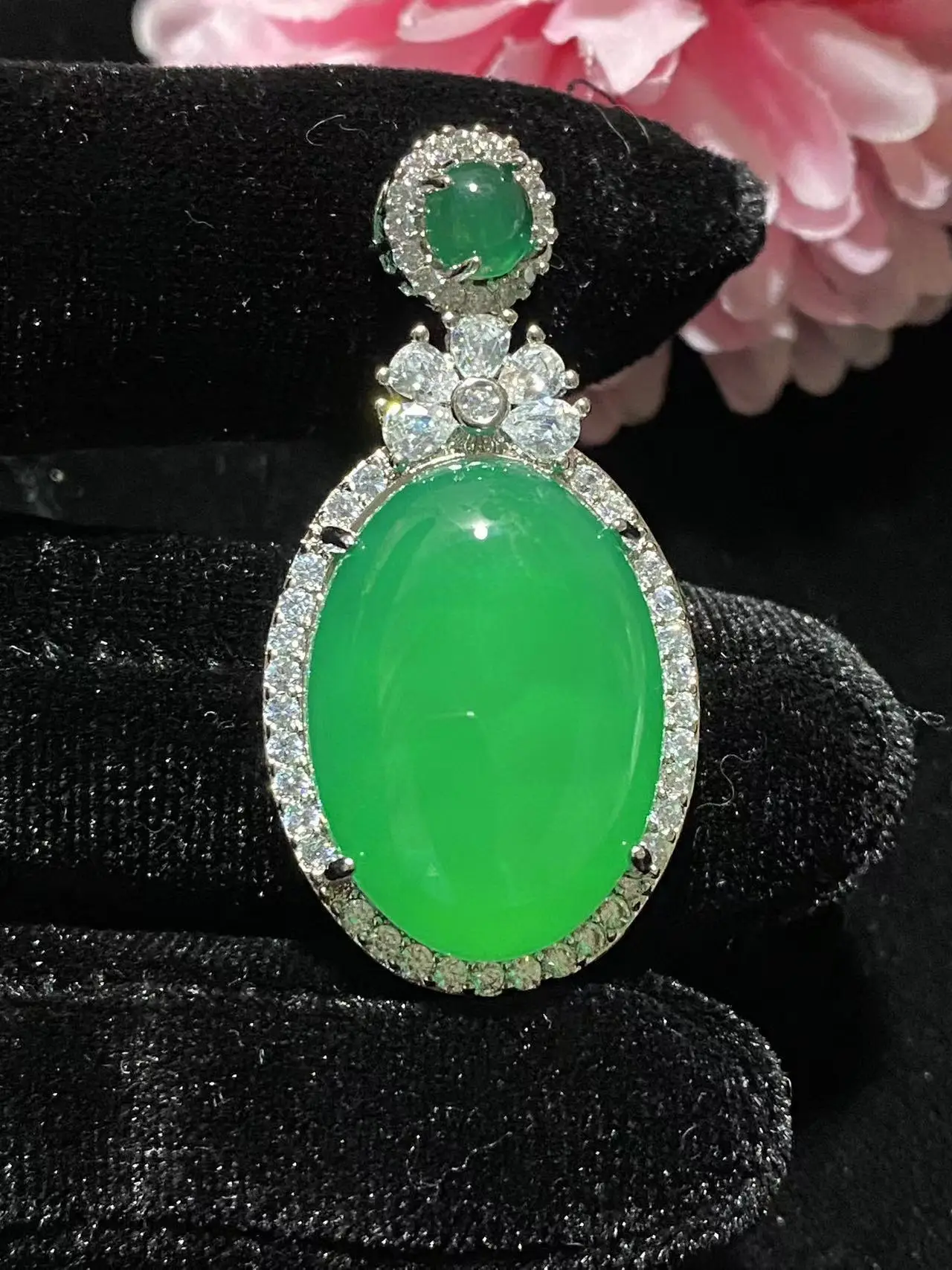 Live Silver Plated Ice Green Chalcedony Pigeon Egg Pendant — feature 6