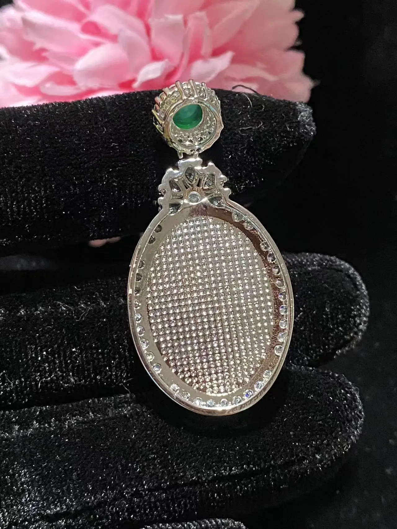 Live Silver Plated Ice Green Chalcedony Pigeon Egg Pendant — feature 8
