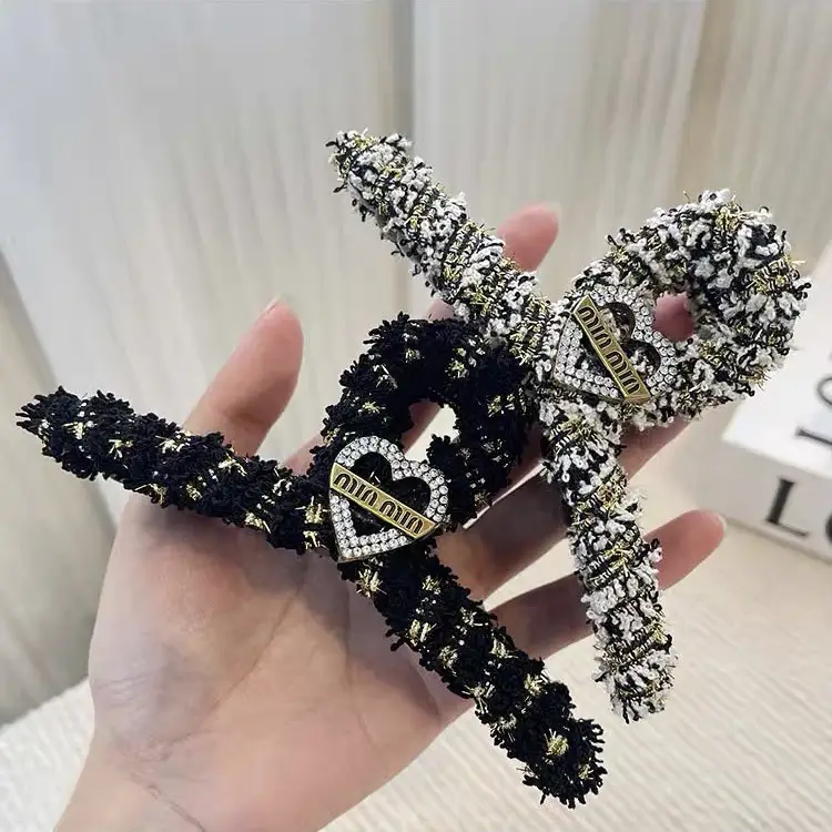Luxury Black Heart Clip for Women Autumn Winter Hairpin