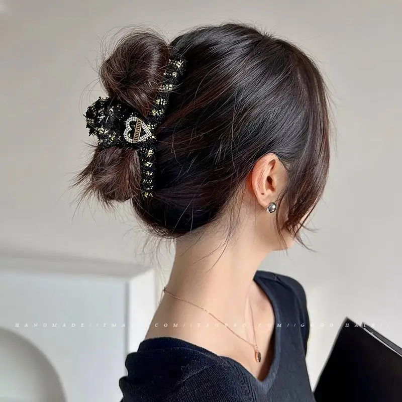 Luxury Black Heart Clip for Women Autumn Winter Hairpin — feature 3