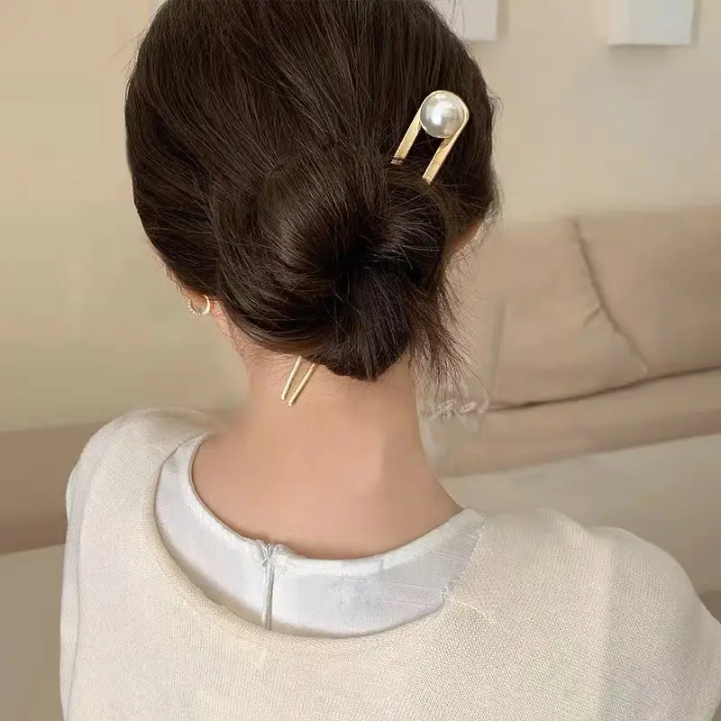 Women's Lazy Updo Hairpin with Pearl Accorn — feature 2