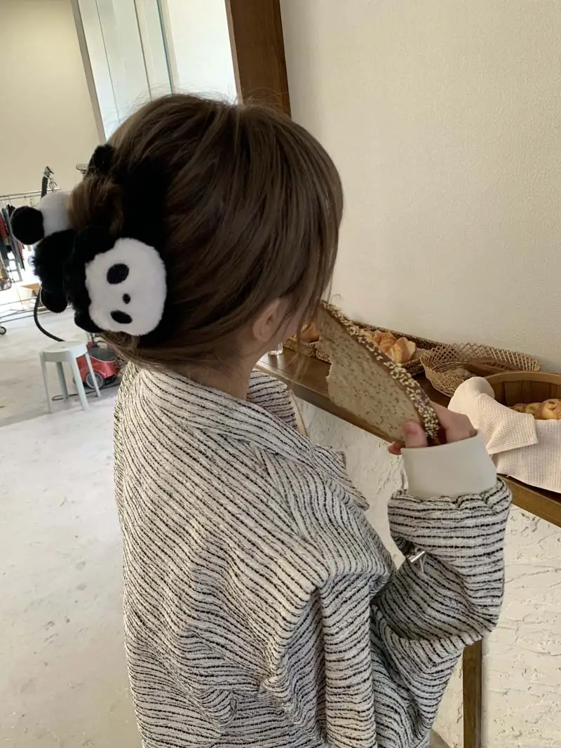Autumn Winter Panda Clip Hair Accessory for Women — feature 4