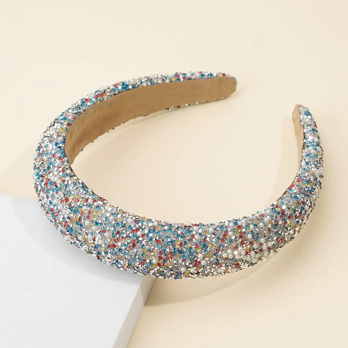 Sparkling Diamond Pearl Headband for Women - Image 14