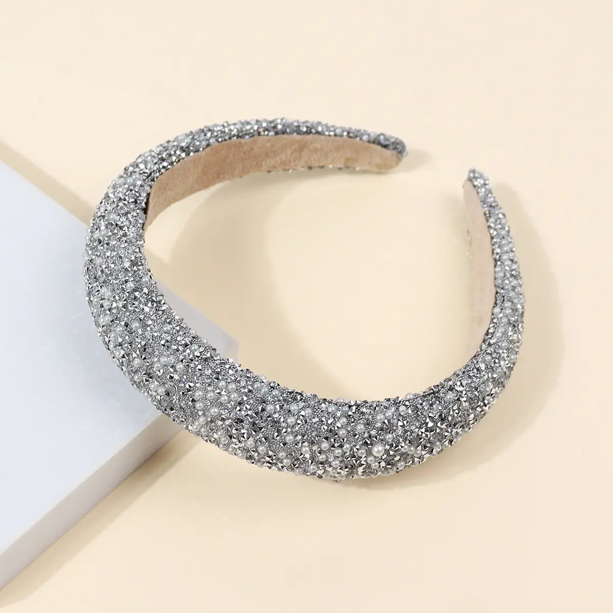 Sparkling Diamond Pearl Headband for Women - Image 5