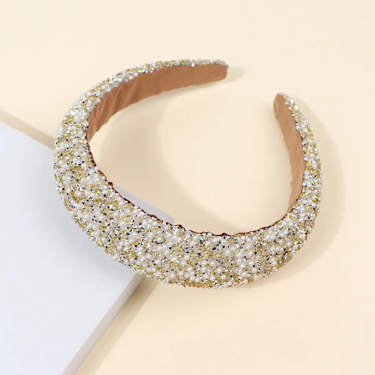 Sparkling Diamond Pearl Headband for Women - Image 7
