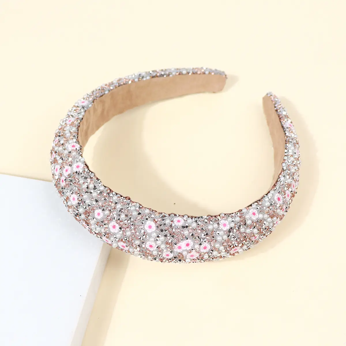 Sparkling Diamond Pearl Headband for Women - Image 9