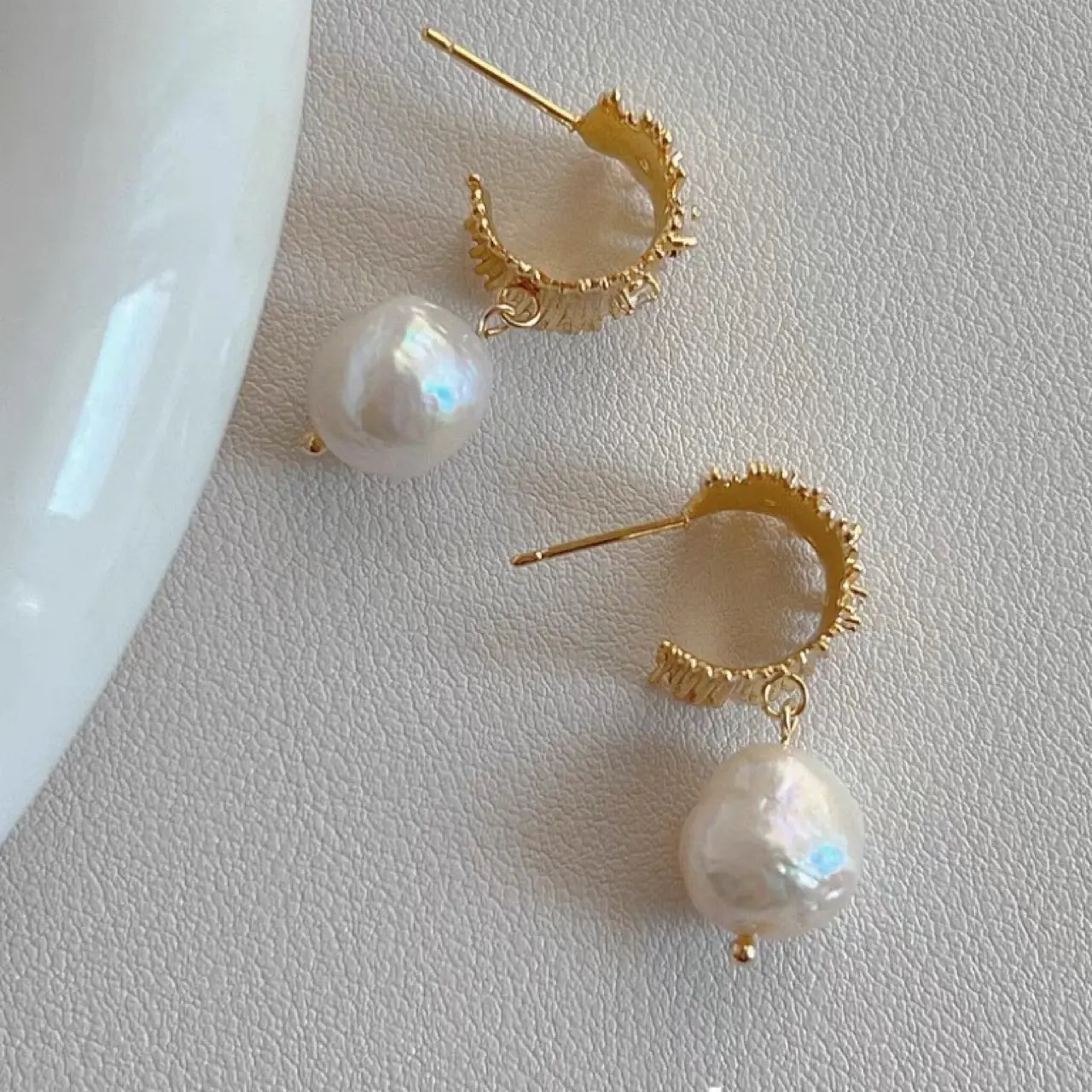 Gold Pearl Earrings for Women Autumn Winter Fashion - Image 2