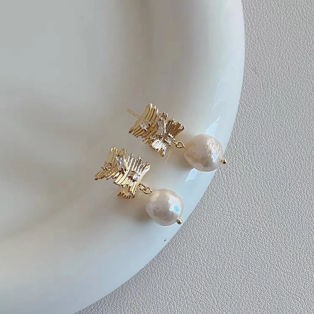 Gold Pearl Earrings for Women Autumn Winter Fashion - Image 5