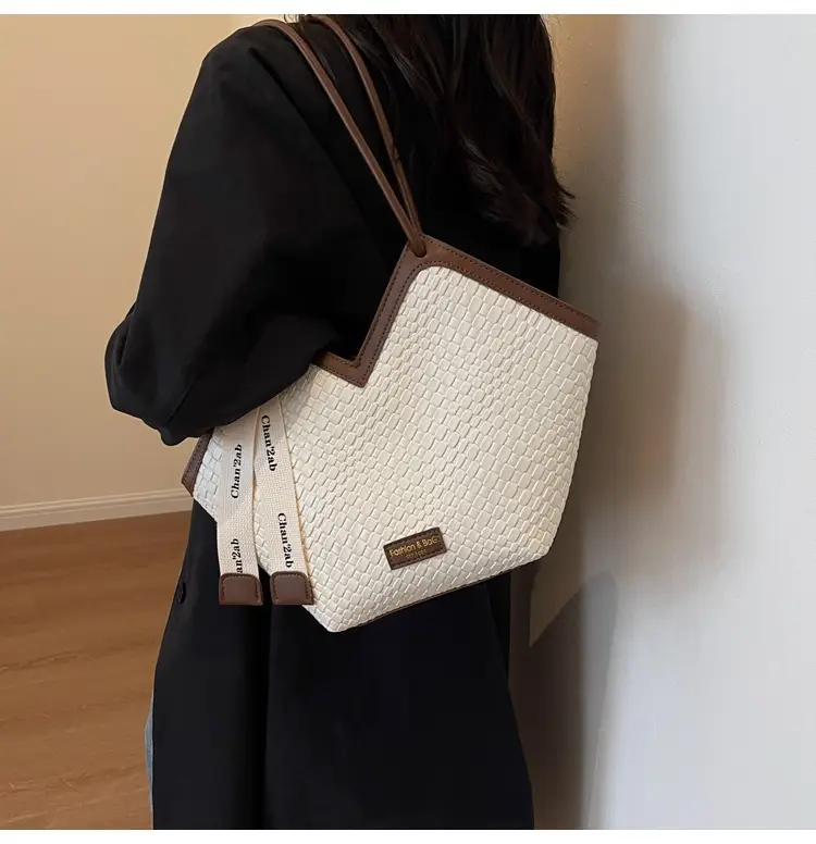 Women's Large Capacity Brown Crocodile Texture Shoulder Bag — feature 22