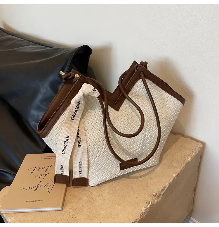 Women's Large Capacity Brown Crocodile Texture Shoulder Bag — feature 28