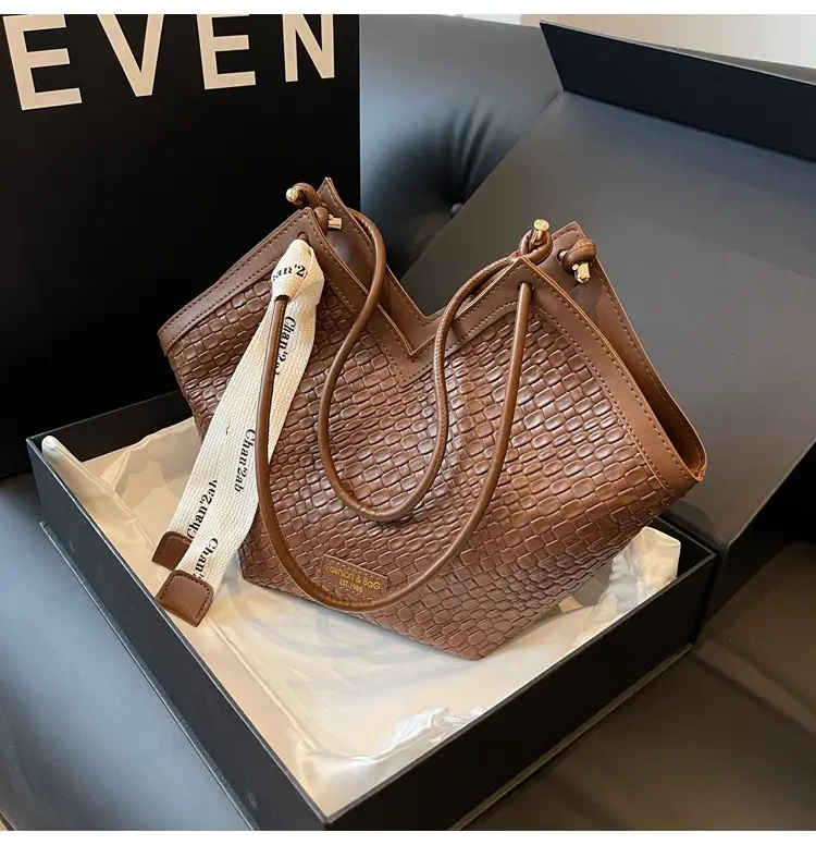 Women's Large Capacity Brown Crocodile Texture Shoulder Bag — feature 31