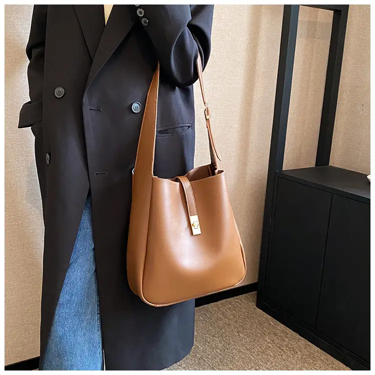 Women's Large Capacity Shoulder Crossbody Bag Brown Gold Clasp — feature 25
