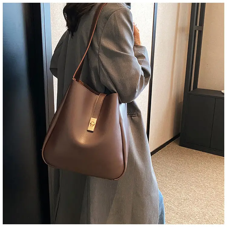 Women's Large Capacity Shoulder Crossbody Bag Brown Gold Clasp — feature 27