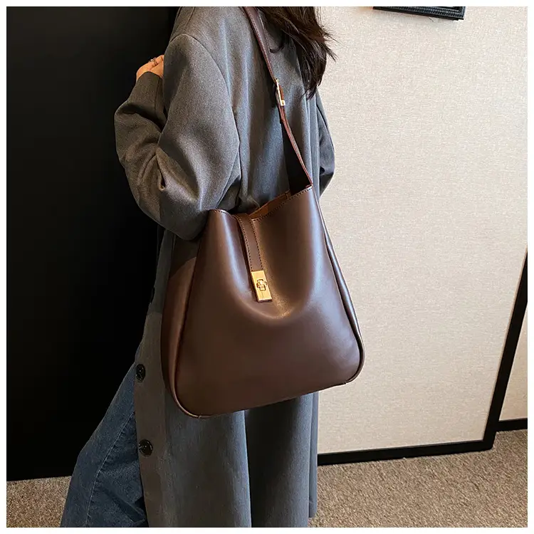 Women's Large Capacity Shoulder Crossbody Bag Brown Gold Clasp — feature 28