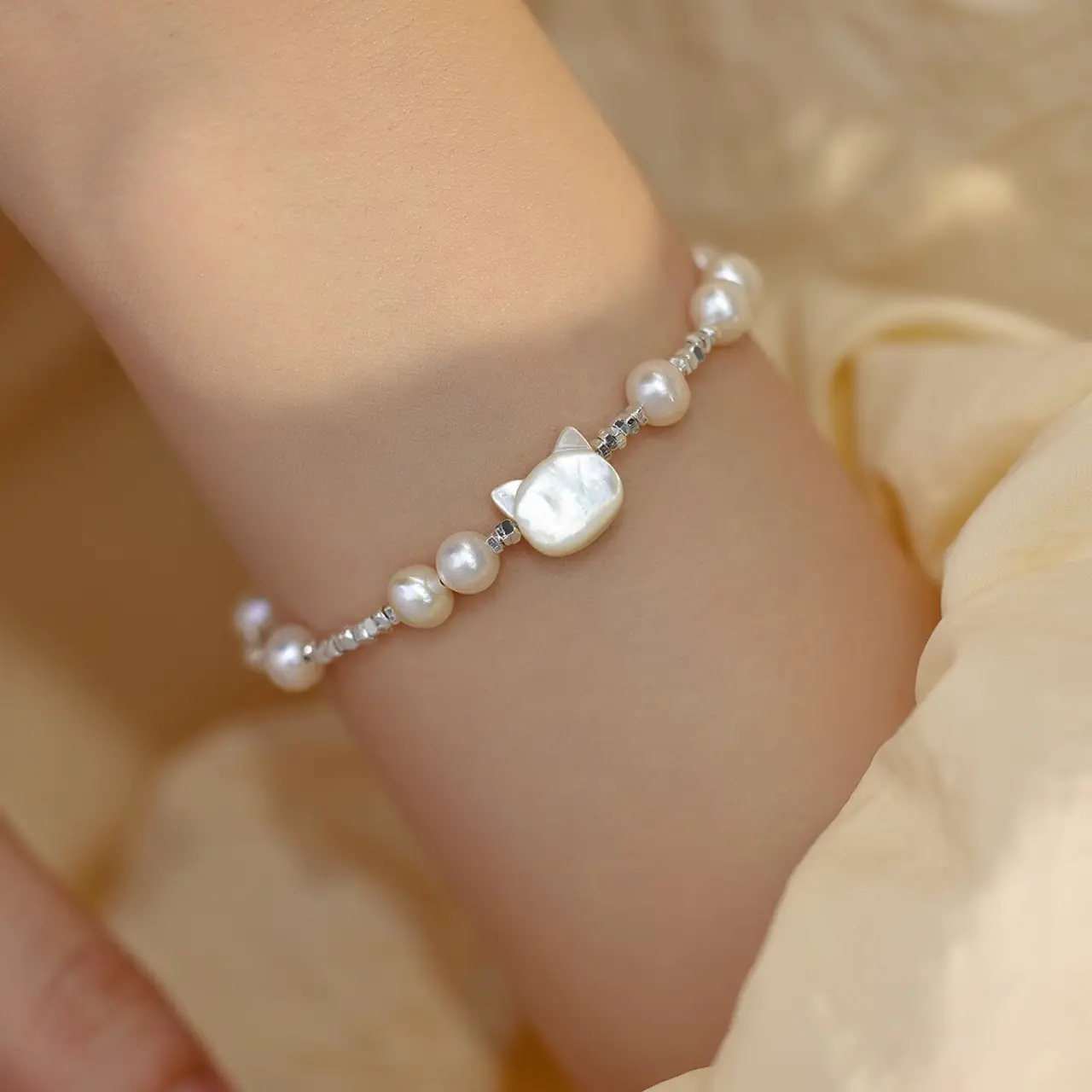 Cute Cat Pearl Bracelet for Women — feature 4