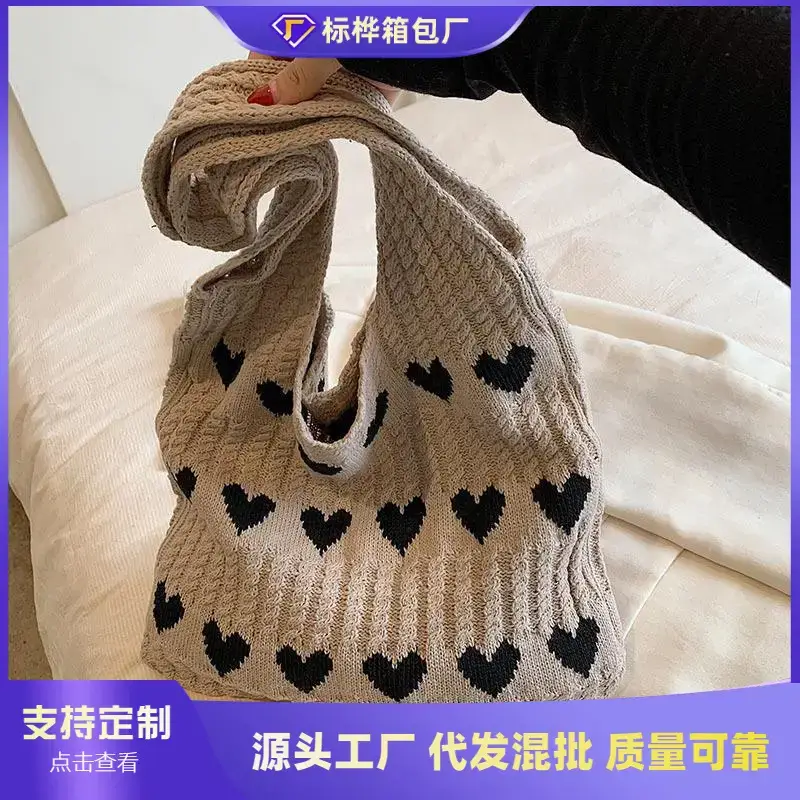 Green Heart Print Knitted Women's Shoulder Bag - Image 5