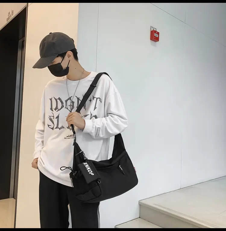 Men's Japanese Style Shoulder Messenger Bag Black Large Capacity — feature 10