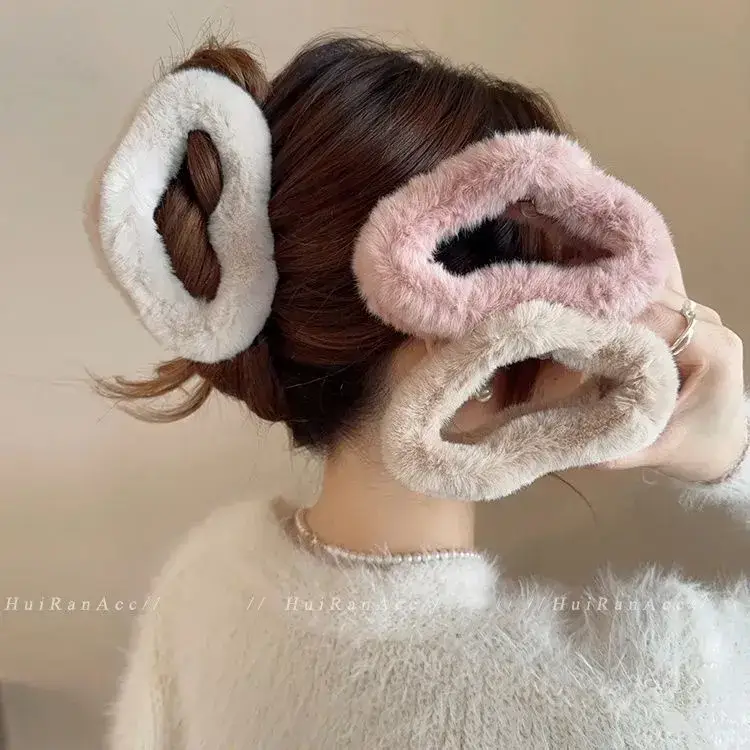 Winter Hairpin with Soft Fur Trim for Women — feature 1