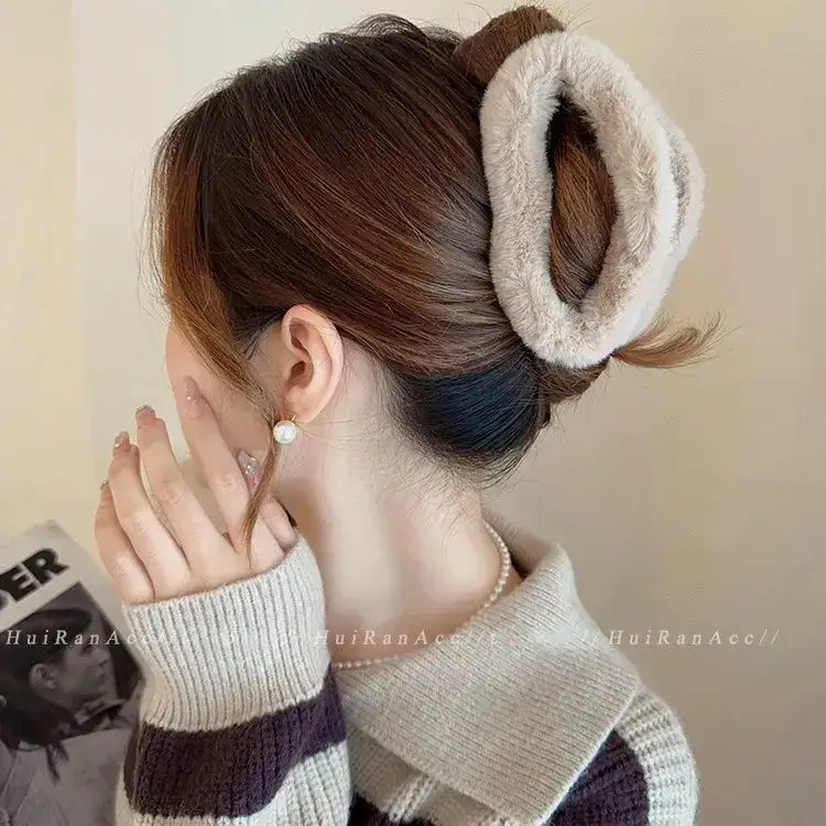 Winter Hairpin with Soft Fur Trim for Women — feature 2
