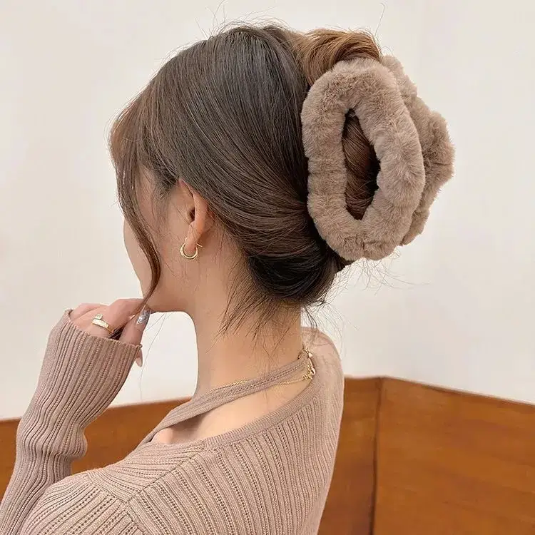 Winter Hairpin with Soft Fur Trim for Women — feature 9