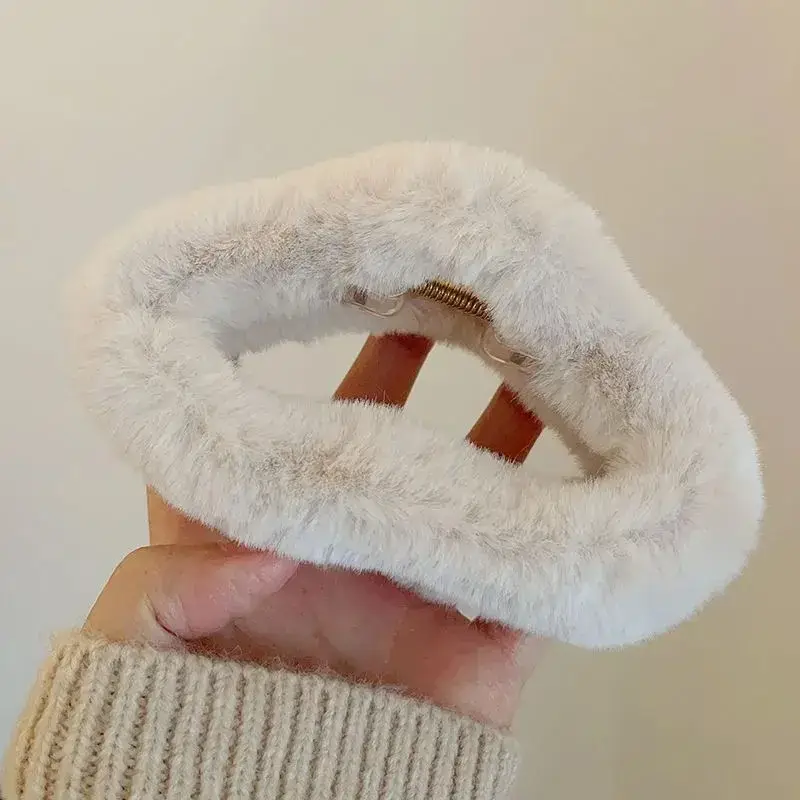 Winter Hairpin with Soft Fur Trim for Women - Image 3