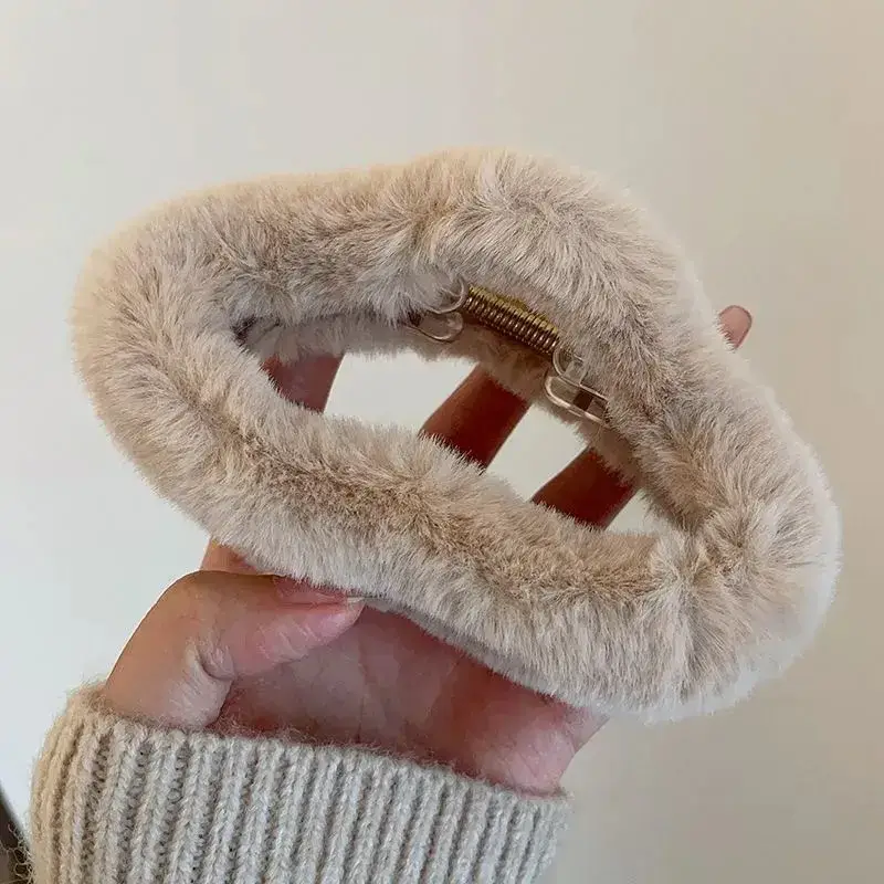 Winter Hairpin with Soft Fur Trim for Women - Image 4