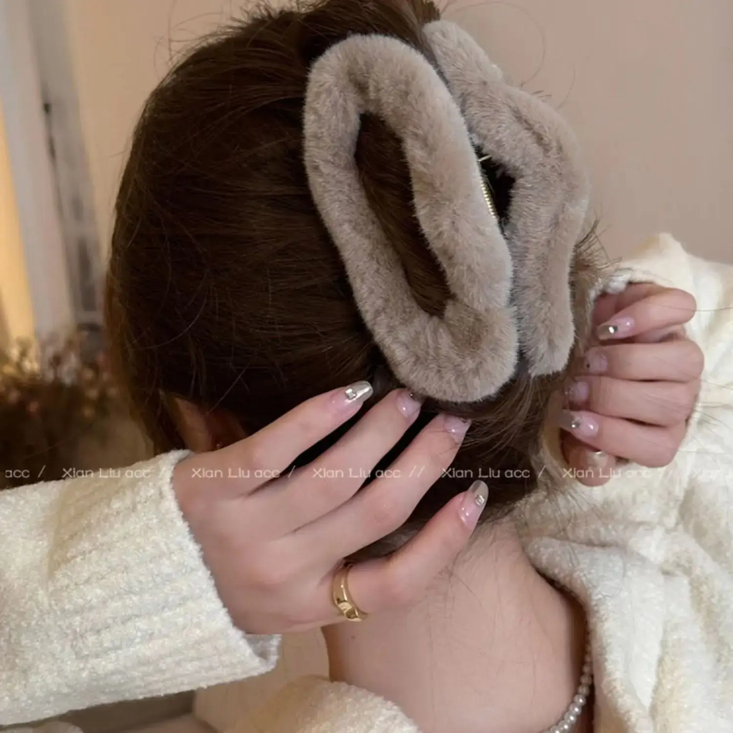 Winter Hairpin with Soft Fur Trim for Women - Image 5