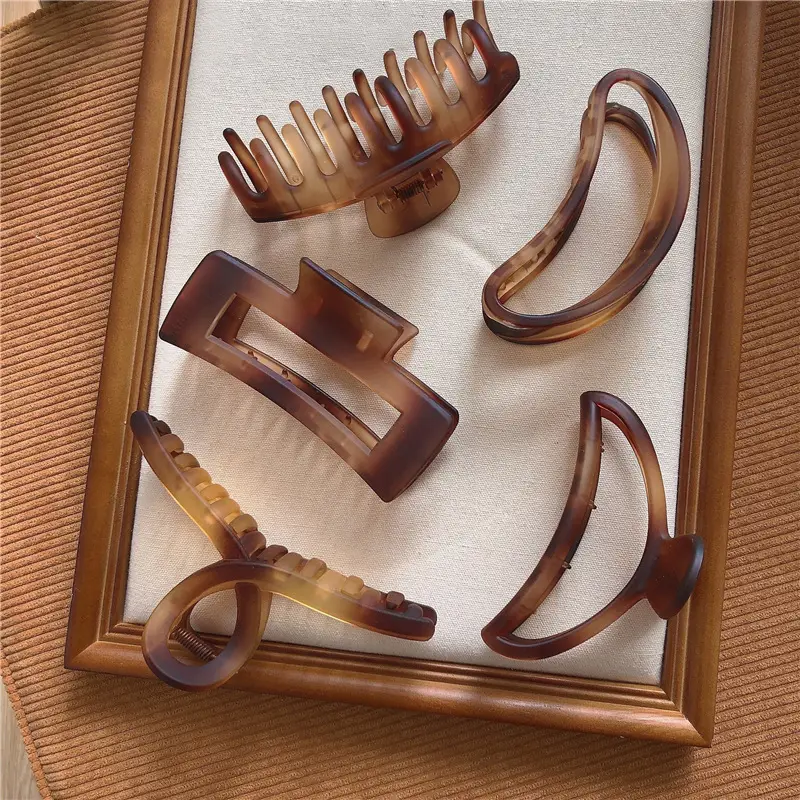 Amber Shark Clip for Women Hairpin Maillard Brown - Image 3