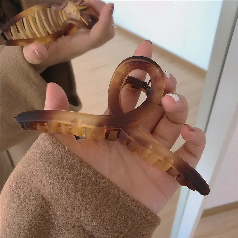 Amber Shark Clip for Women Hairpin Maillard Brown - Image 6