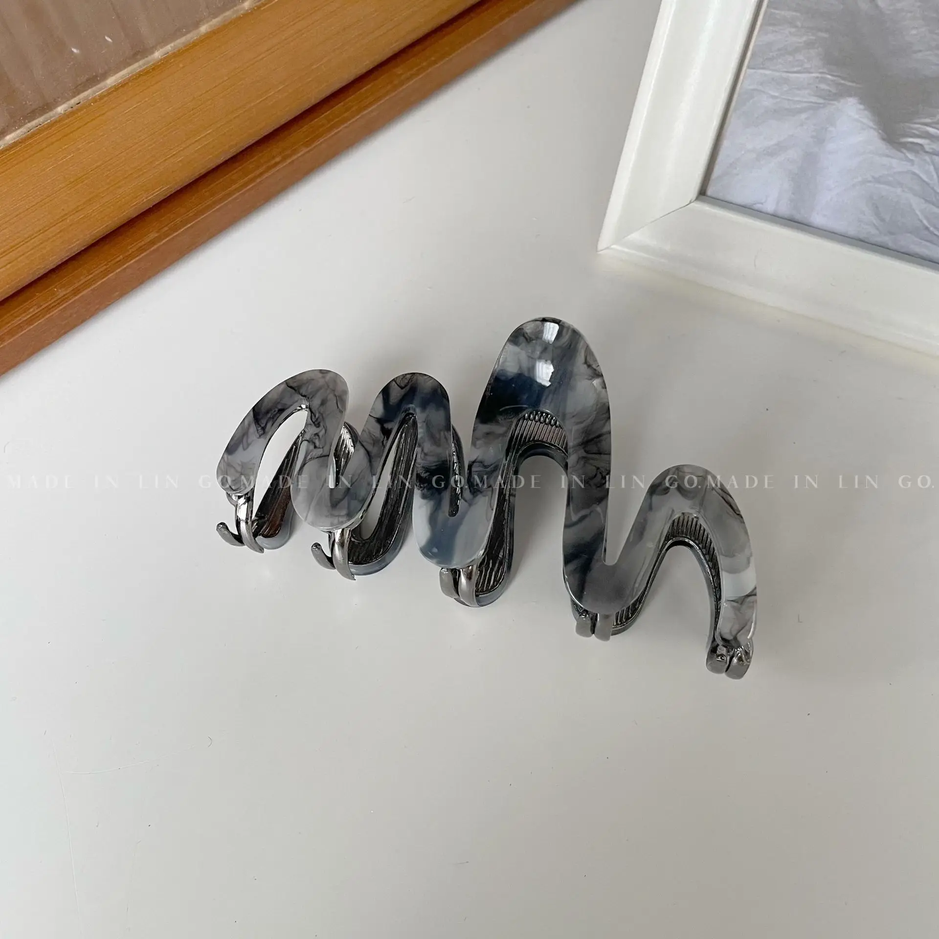 Shark Clip for Women High Quality Metal Hair Grip - Image 2