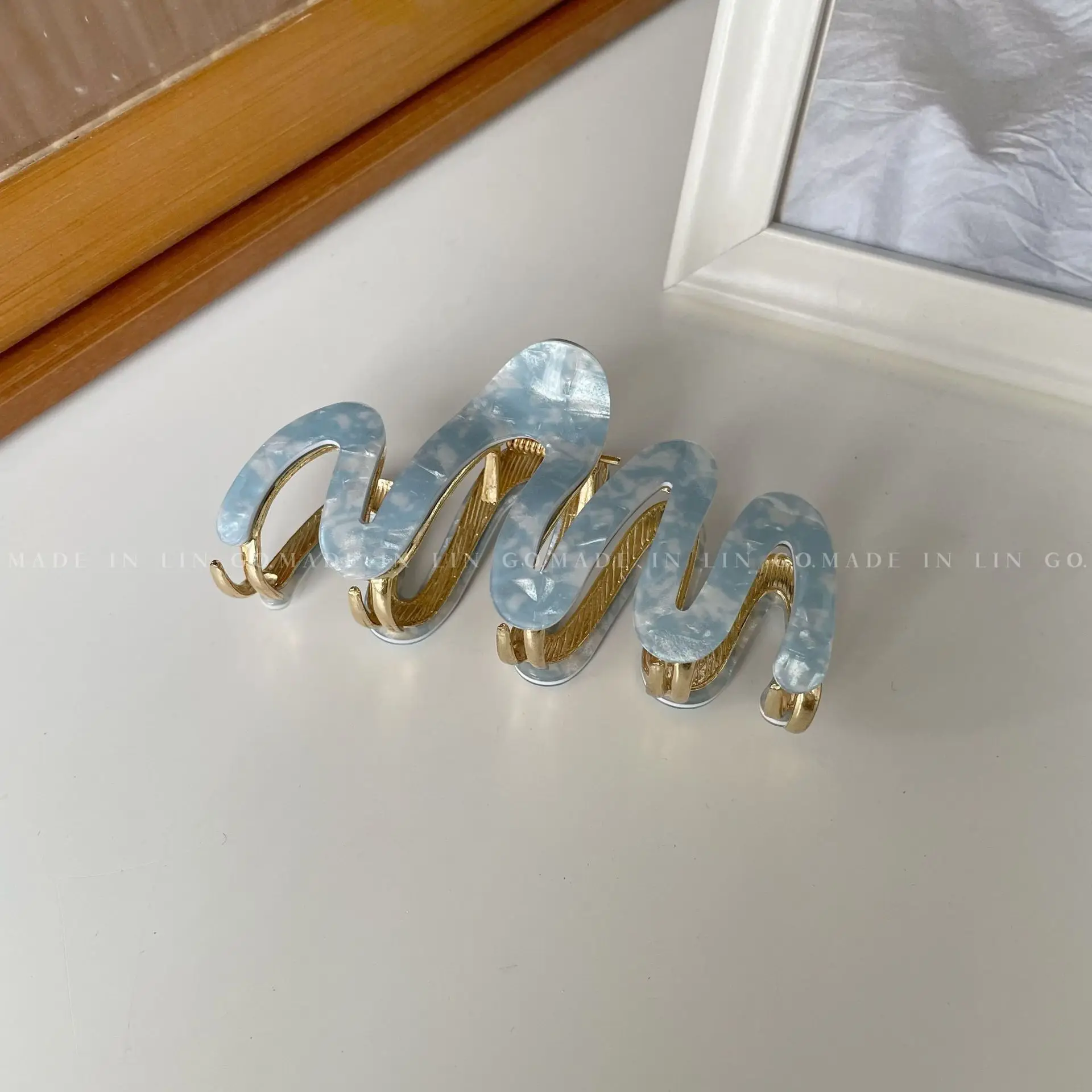 Shark Clip for Women High Quality Metal Hair Grip - Image 3