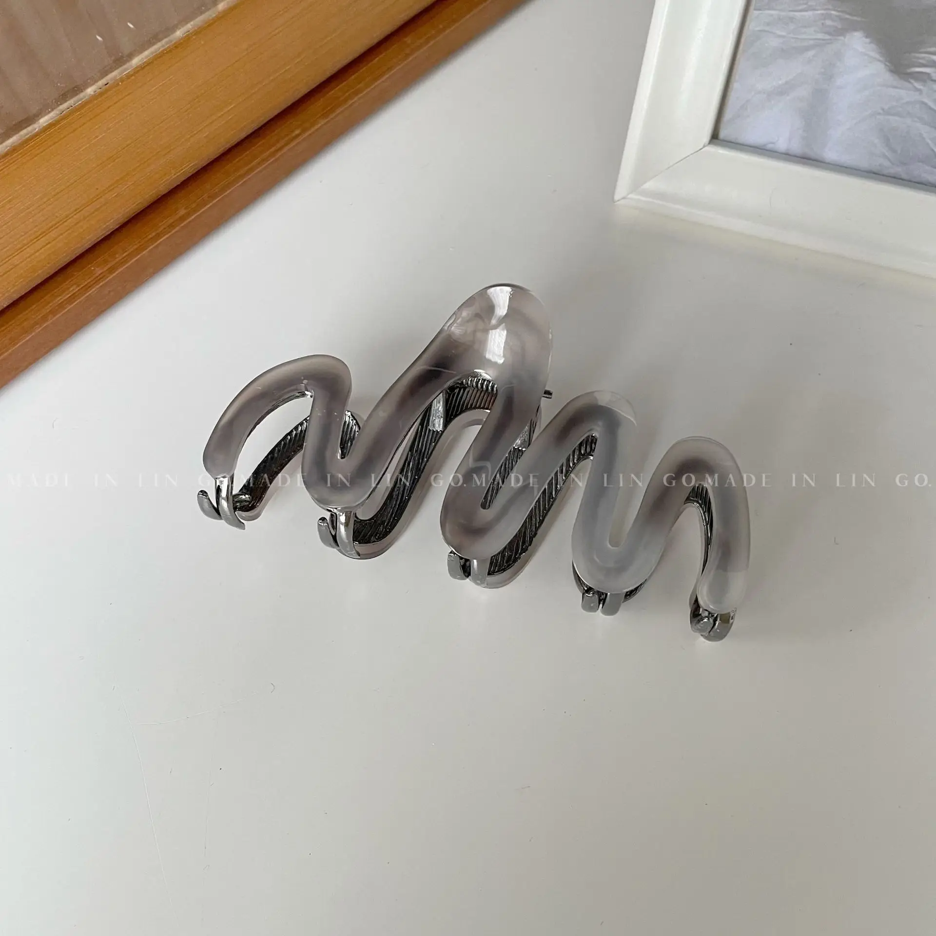 Shark Clip for Women High Quality Metal Hair Grip - Image 5