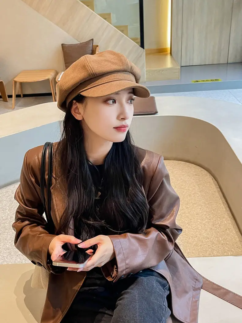Women's Autumn Winter Octagonal Woolen Hat with Metal Logo — feature 11