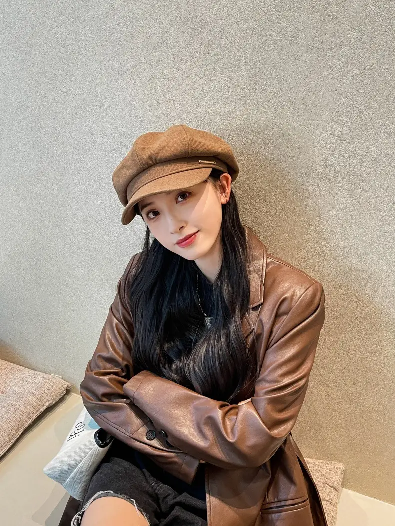 Women's Autumn Winter Octagonal Woolen Hat with Metal Logo — feature 12