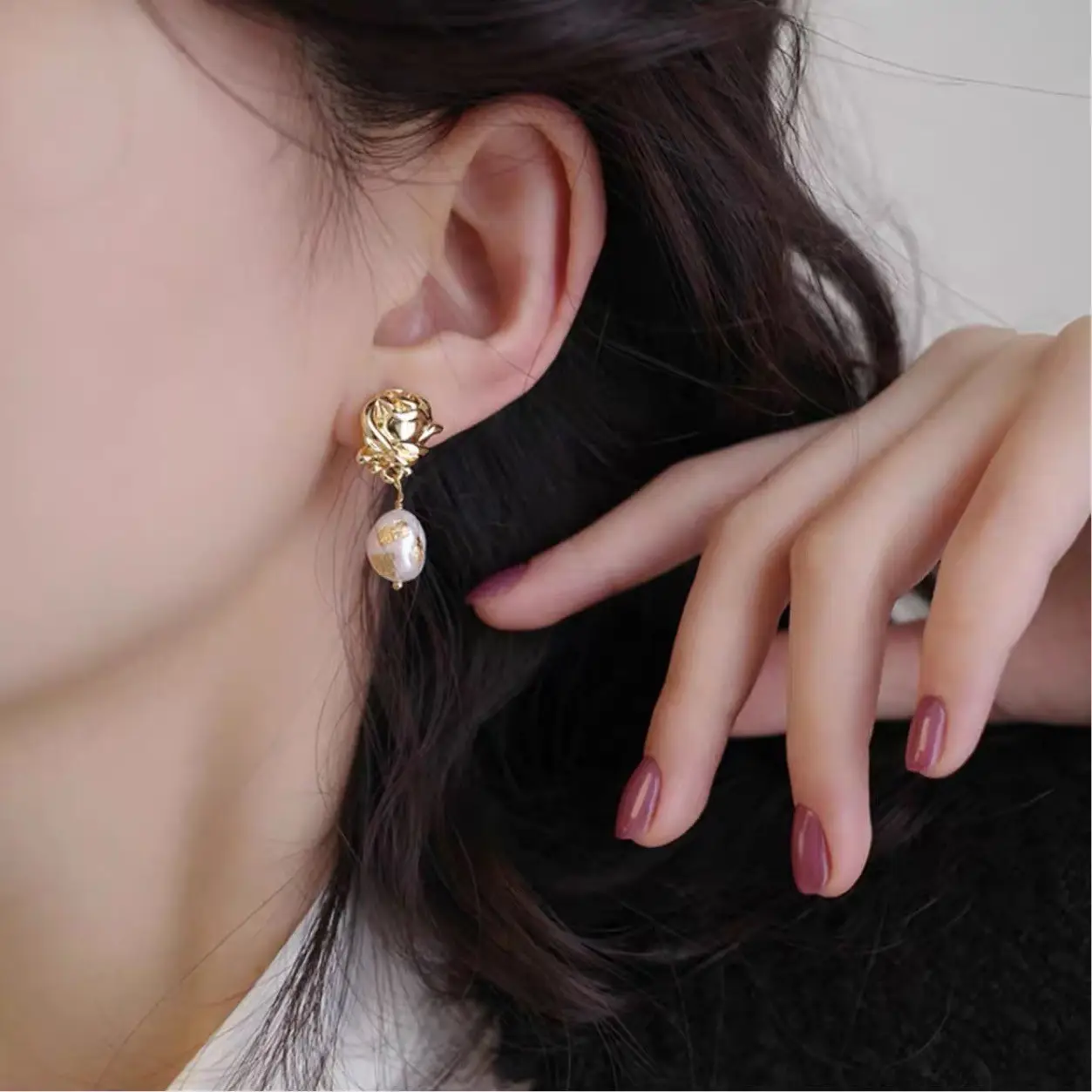 925 Silver Pearl Earrings Gold Foil Flower Design - Image 2