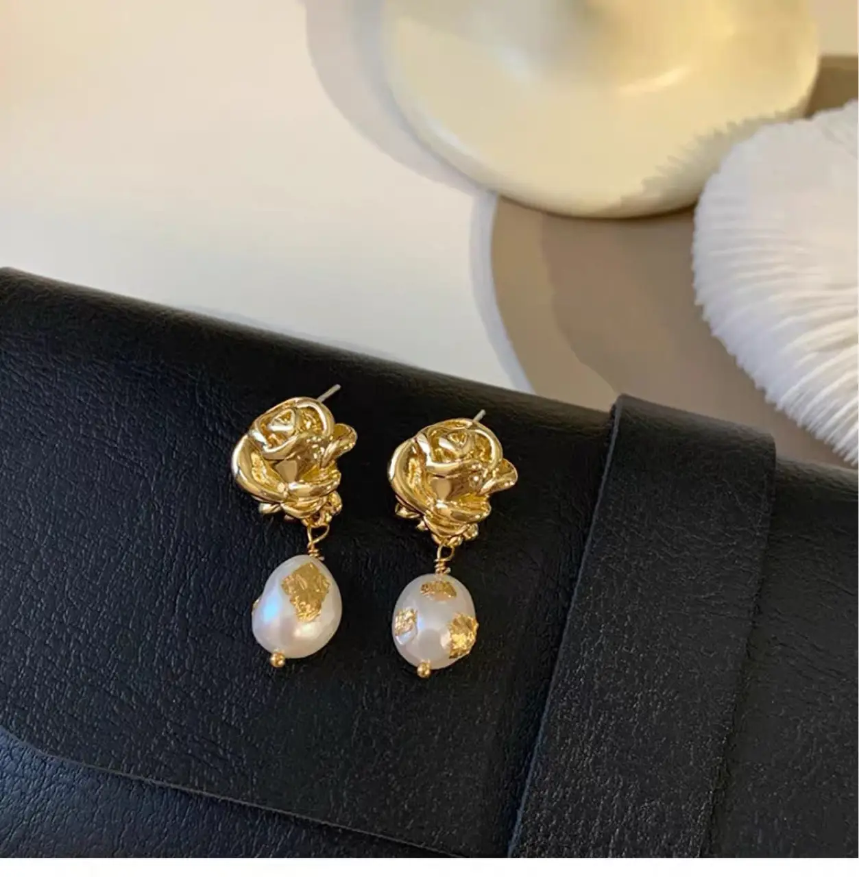 925 Silver Pearl Earrings Gold Foil Flower Design — feature 1