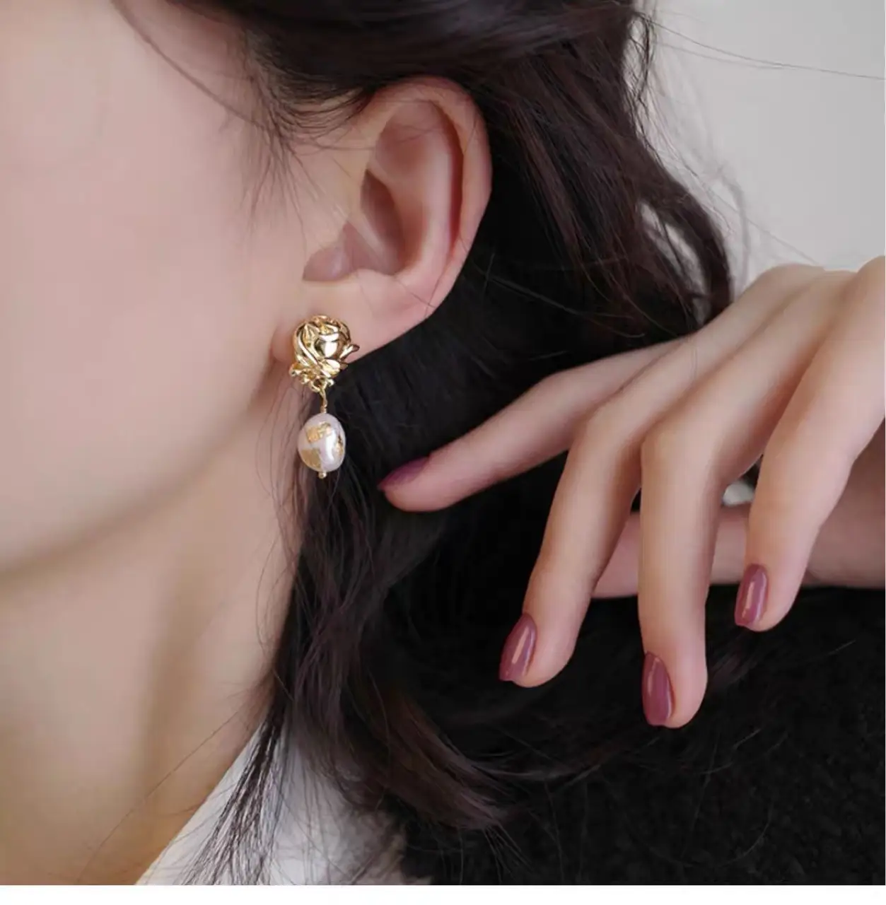 925 Silver Pearl Earrings Gold Foil Flower Design — feature 2