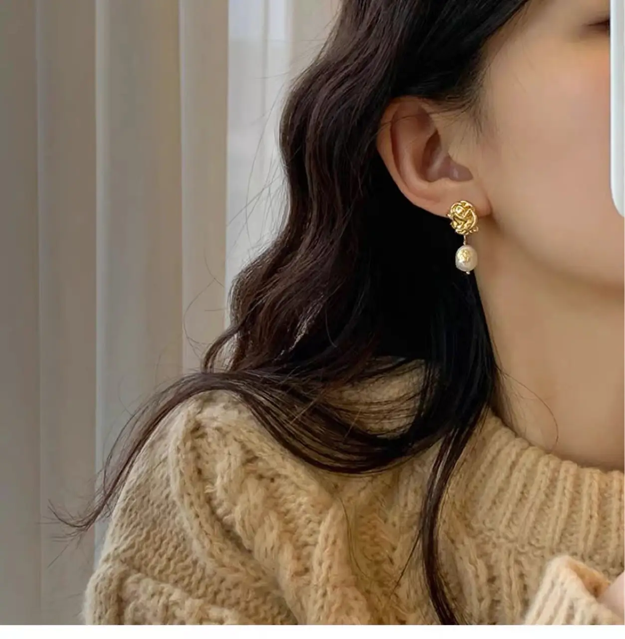 925 Silver Pearl Earrings Gold Foil Flower Design — feature 3