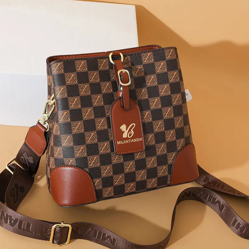 Women's Letter Printed Shoulder Bag Brown Tan 2024 - Image 4